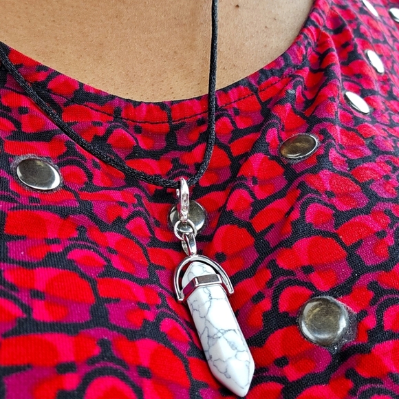 Stone Pendant Necklace - Picture 1 of 2